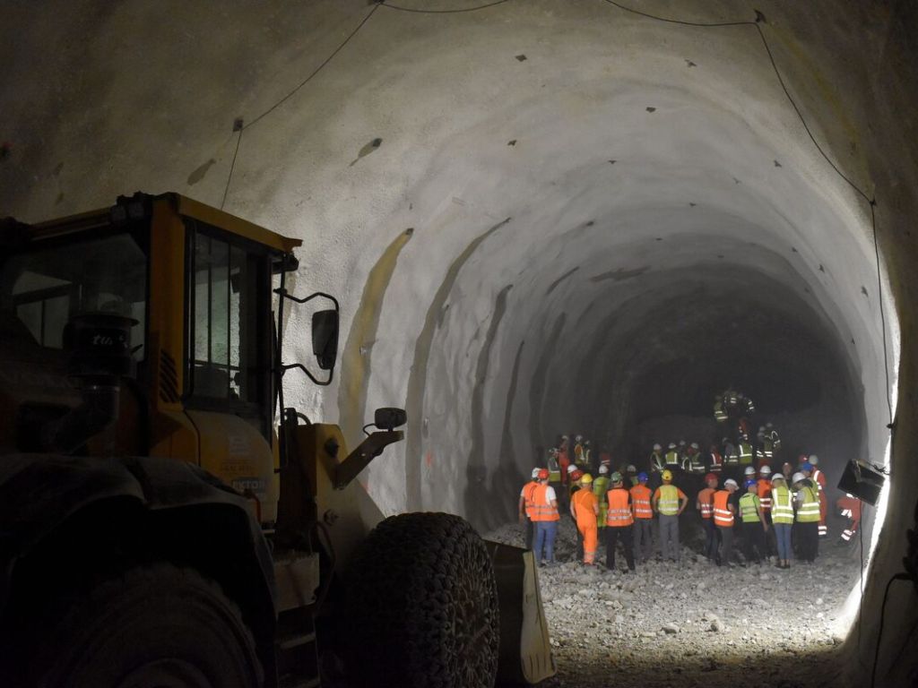 Po slovesni vožnji še zahtevek: izvajalci za priprave terjajo 714 tisoč evrov