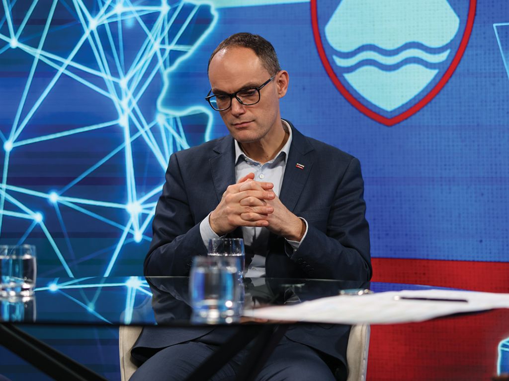 Logar, indijski obisk in politični spopad v znamenju subvencij