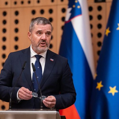 Opozicijske stranke vložile interpelacijo zoper Kajzerja