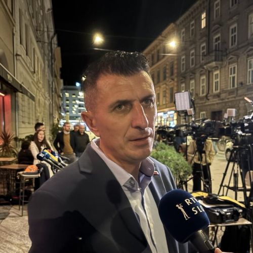 Prvi odzivi: zadovoljstvo nad volilno udeležbo, o rezultatih previdno