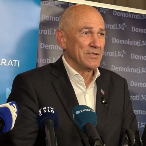 Posvetovalni referendumi za zdaj v prid koaliciji, preobrat pri zakonodajnem; Janša: maske so padle