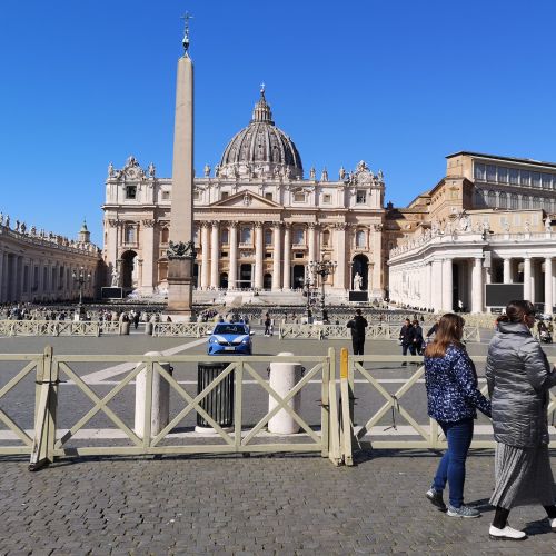 4ncy4_vatikan.jpg