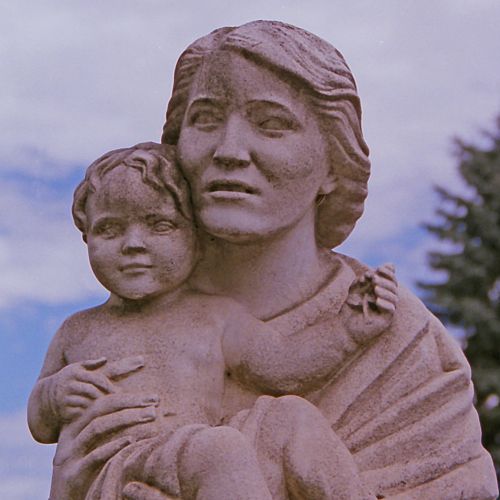 13. julija 1942 so komunistični partizani v Krimsko jamo vrgli šest žensk