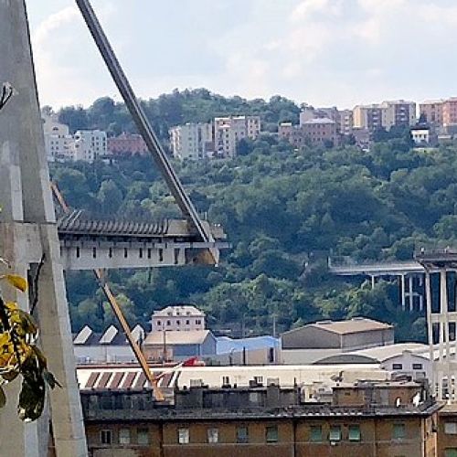 640px-Il_Ponte_Morandi_dopo_il_crollo_visto_da_Est_dettaglio.jpg