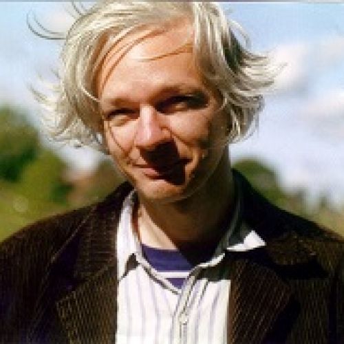 800px-Julian_Assange_full.jpg