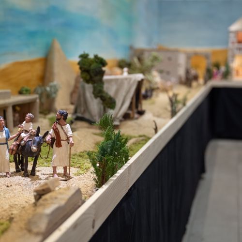 Vojnik se odeva v božično ozračje, na ogled tudi impozantne 45-metrske jaslice