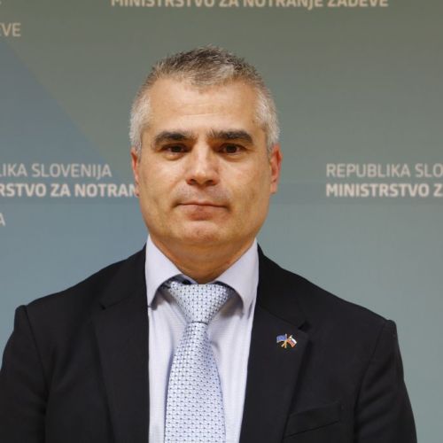 Se je nekdanji šef policije z upokojitvijo skušal izogniti notranji preiskavi?