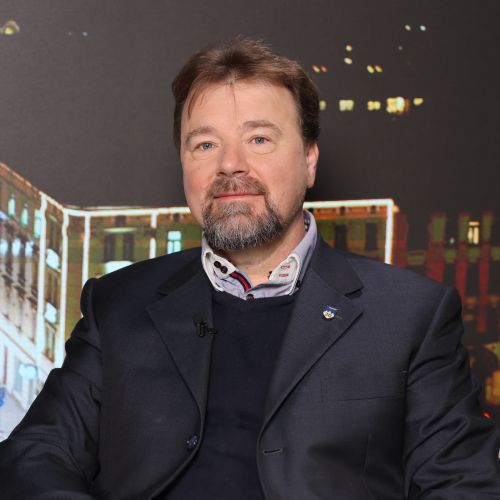 Sodba še ni izrečena, suverenost in jasni argumenti dr. Možine neprepričljivo Makarovičevo stisnili v kot