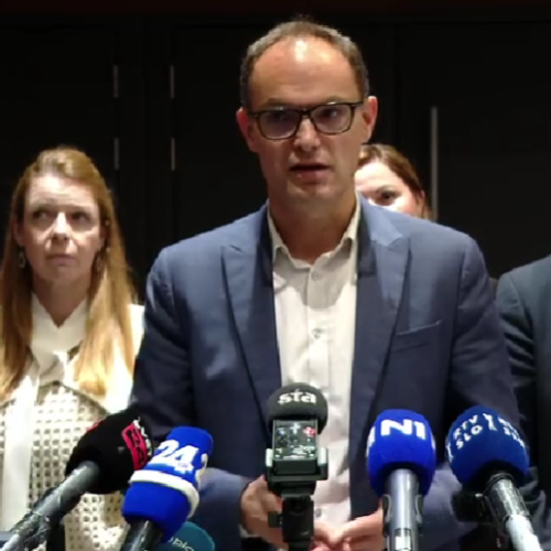 Po Logarjevi oceni se je Golob samoizključil iz enačbe