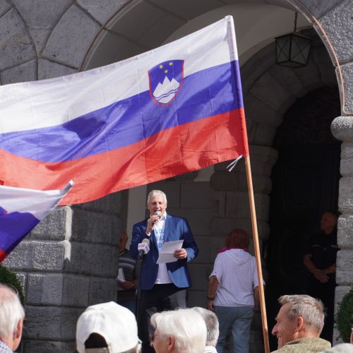 Pred Magistratom v ponedeljek bo 14:30 shod tudi proti zastrupljanju bolnikov in ostarelih