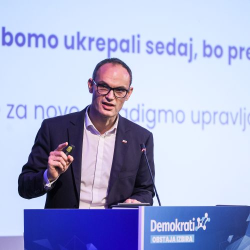 Logar z Demokrati za novo paradigmo slovenske politike; kongres imela tudi Vesna