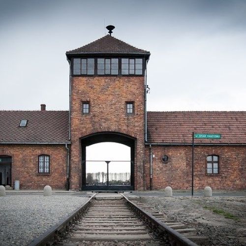 auschwitz.jpg