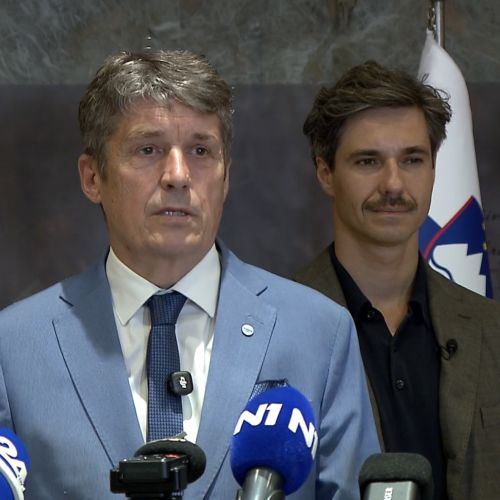Levi teater v polnem teku: Zahteva po razrešitvi Stevanovića obsojena na neuspeh