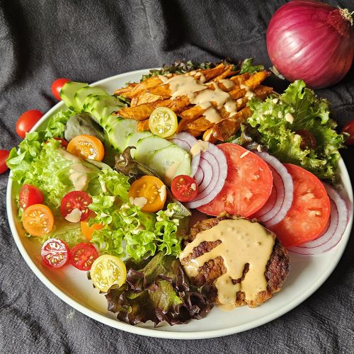 Solata z burgerjem