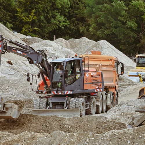 Mi pa še kar molčimo