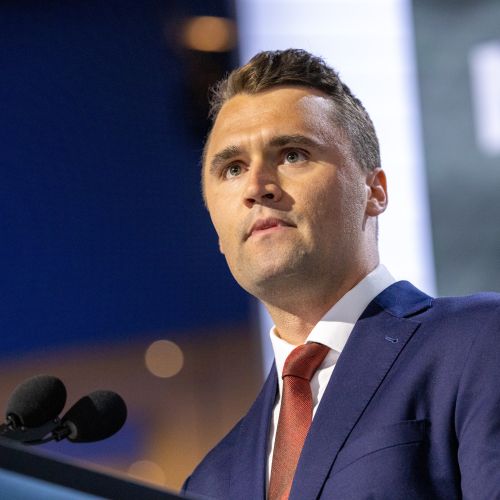 V Utahu ubili Trumpovega podpornika in v življenje usmerjenega Charlieja Kirka