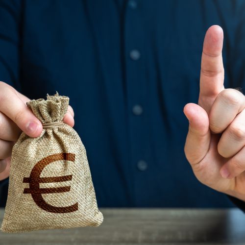 V Bruslju začudenje nad dvoumnimi signali Slovenije glede obrambnih izdatkov