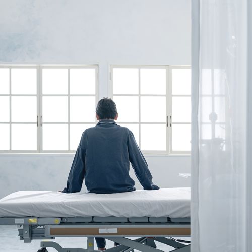 Zakon o »pomoči« pri samomoru je kapitulacija človečnosti