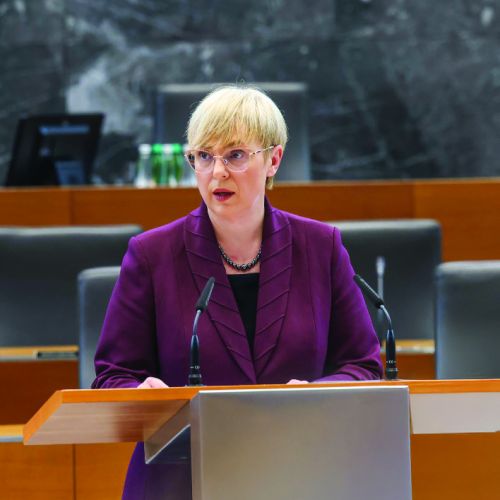 Kruta Slovenija ali kruta njena predsednica?