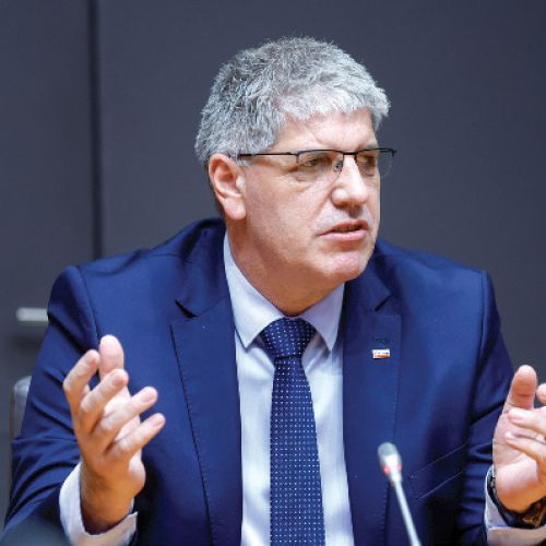 Vložena že druga interpelacija notranjega ministra Poklukarja