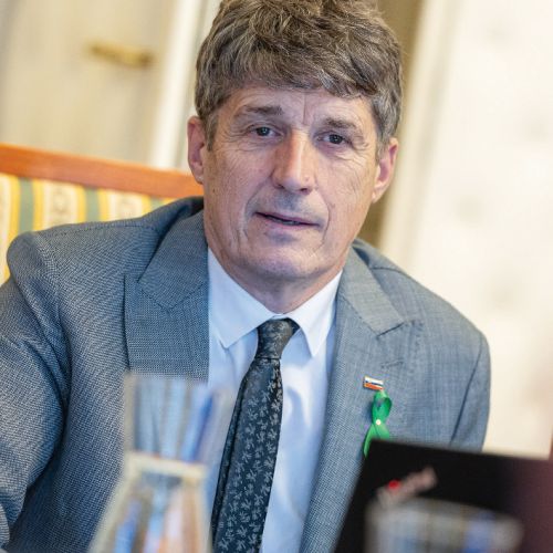 Minister za obrambo Borut Sajovic z izjavo "Trst je še zmeraj naš" najbolj škodljiv za zamejske Slovence v Italiji