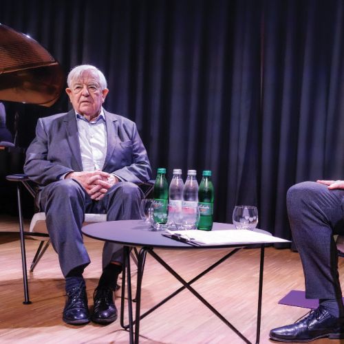 Kučan ve, da je konec igre blizu