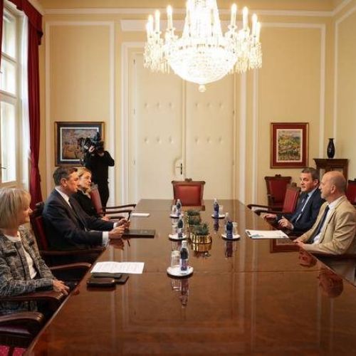dvk-pri-predsedniku-pahorju.jpg