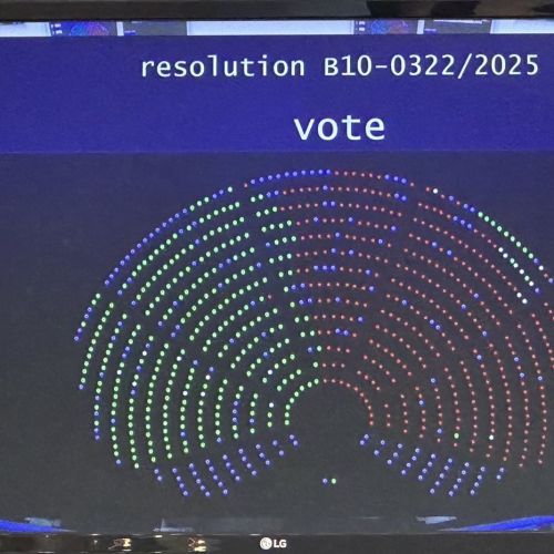 zadovoljstvo na desni, nervoza na levi