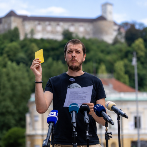 V civilni iniciativi še zadnjič pozvali na referendum