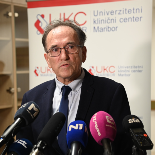 Radiologi se počutijo izigrane, direktor Flis upa na kompromis