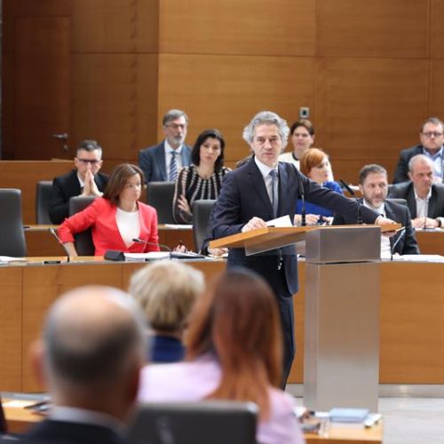 golob-parlament2.jpg