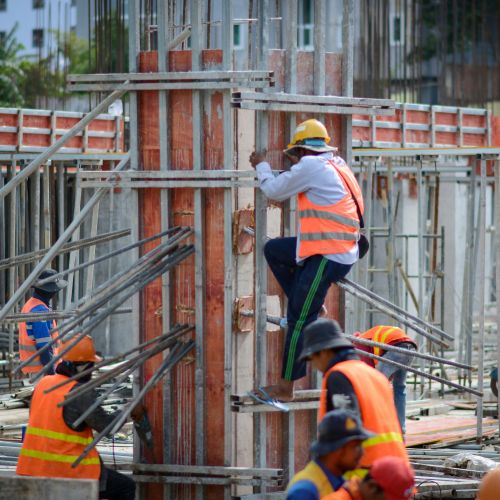 Resni.ca napoveduje spremembe gradbenega zakona: bi nove rešitve res preprečile verižna neplačila?