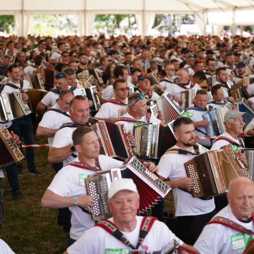 Več kot 4000 harmonikarjev v Velenju še do evropskega rekorda v skupinskem igranju