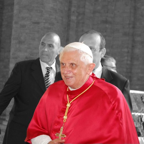 i6bsr_pope-2073854-1280.jpg