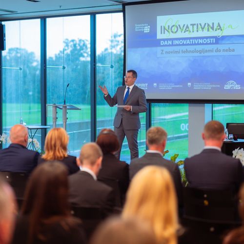 Deset zlatih priznanj in posebno priznanje za inovacijski izziv