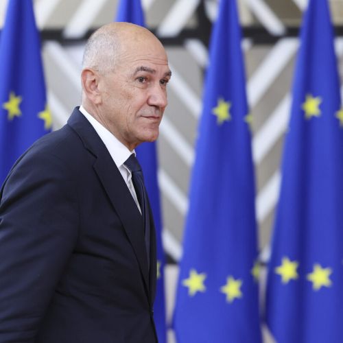 Janša po vrhu EU: Evropa ve, kako do cenejše energije, težje priznava napake