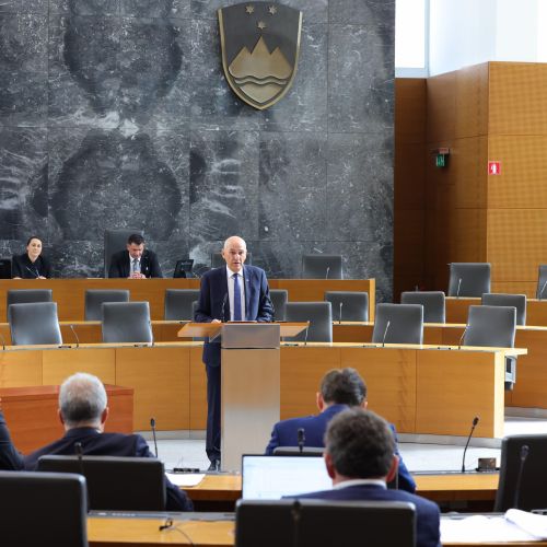 DZ po razpravi glasuje o ministrskih kandidatih