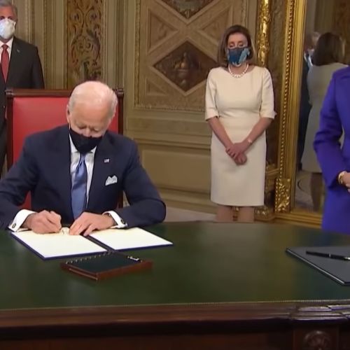 Joe_biden_pospis_kamala_harris.jpg