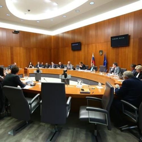 komisija-nadzor-financnih-sluzb.jpg