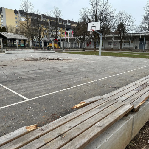 Mladoletni vandali povzročili za več deset tisoč evrov škode - bo kdo odgovarjal?