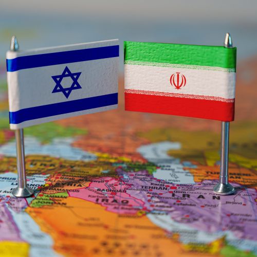 Iran ne zmore več preprečevati napadov: uničujoči napadi na centre IRGC, naftno in industrijsko infrastrukturo