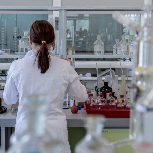 fuzqd_laboratorij-medicina-znanost.jpg