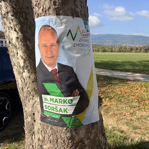 Soršakovi plakati na drevesih, očitki o nočnem delu občinskih služb in predvolilna brošura na občinske stroške