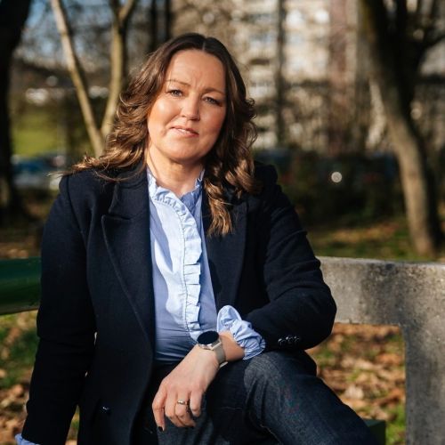 Janšo v poslanskih klopeh nadomestila Maruša Babnik
