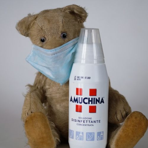 medvedek_virus_maska_razkuzilo_epidemija.jpg