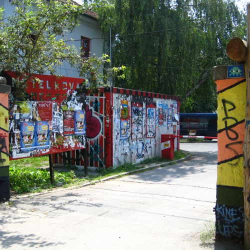 Metelkova_mesto_entry.jpg