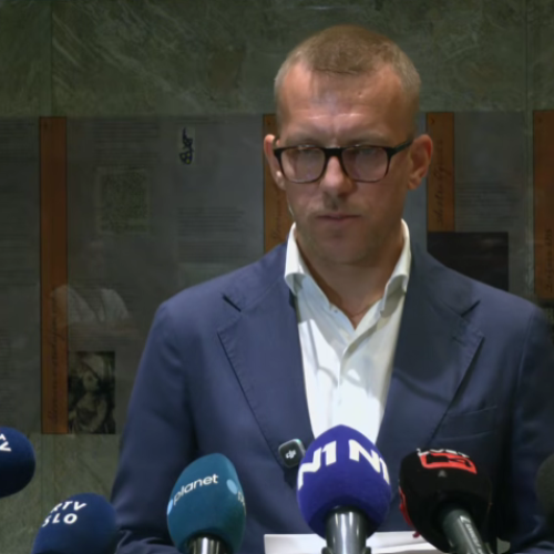 Bo poslanec Resnice klonil pod pritiski in odstopil?