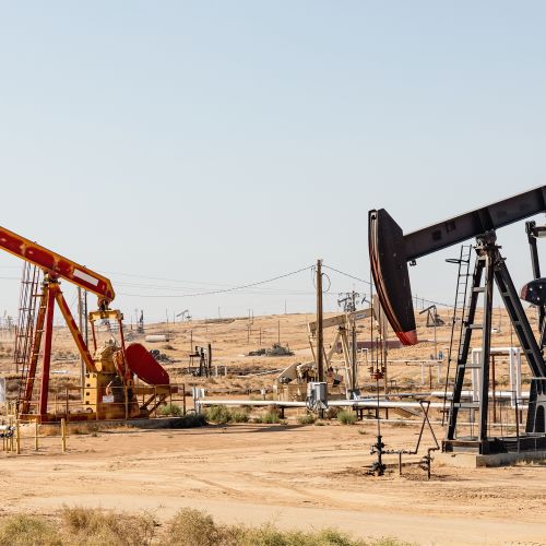 Največji tedenski dvig cen nafte v zadnjih štiridesetih letih