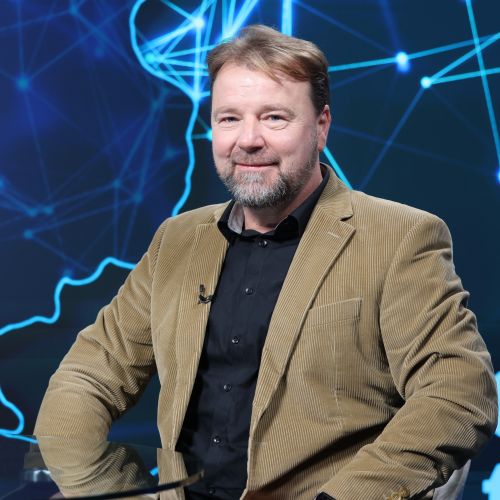 [Video] Dr. Jože Možina: Ideološko so tako zapeti, da nam ne zmorejo voščiti za božič, čeprav doma pečejo potice (Odmev tedna, 19. 12. 2025)