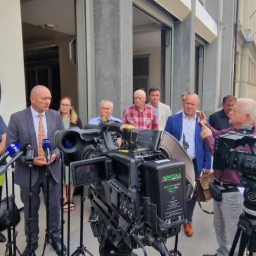 Premier je kmete poslušal in razumel, ali bodo temu sledila tudi dejanja, se bo kmalu pokazalo